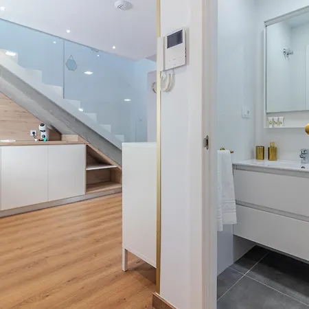 Flatguest Luxury Terrace Loft - Wifi *
